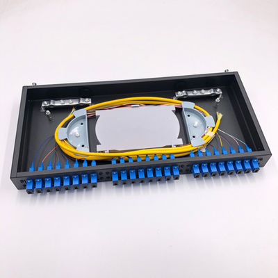 1U Raf Montajlı Yama Paneli Fiber Optik 19&quot; 24 Çekirdekli SC LC, Ekleme Tepsileri ile