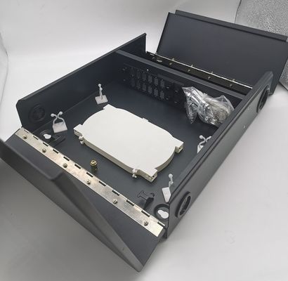 Makaralar ve Adaptör Plakaları ile 12/24/48 çekirdekli 2 kapılı Siyah Optik Duvara Monte Fiber Muhafaza